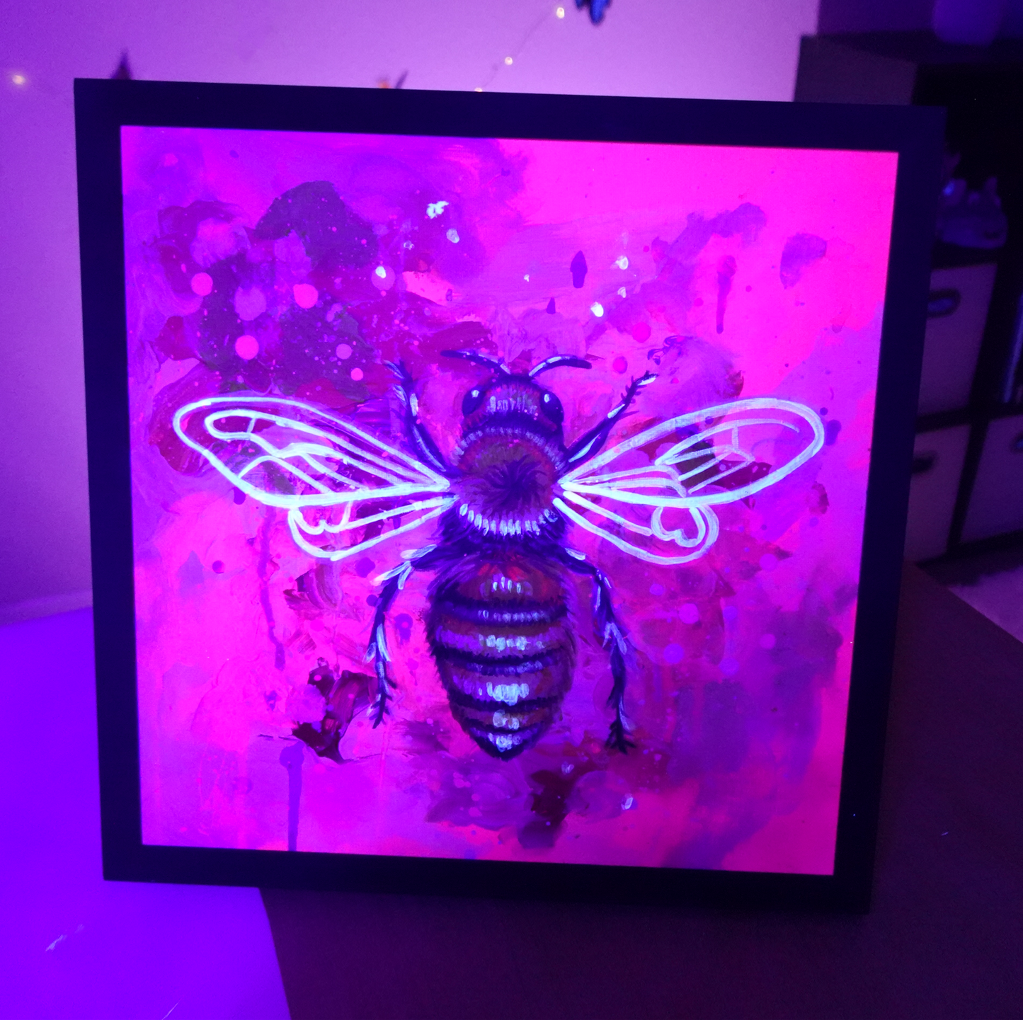 UV SplatterBee - Original Glow Painting